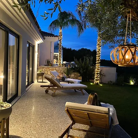 Polyxeni Apartament *